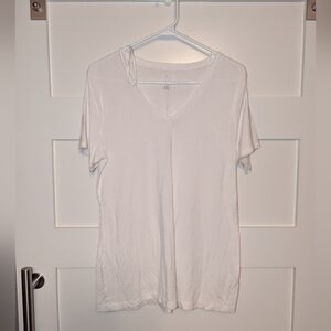 Women's Apt. 9 white vneck shirt size large. Loose fit.